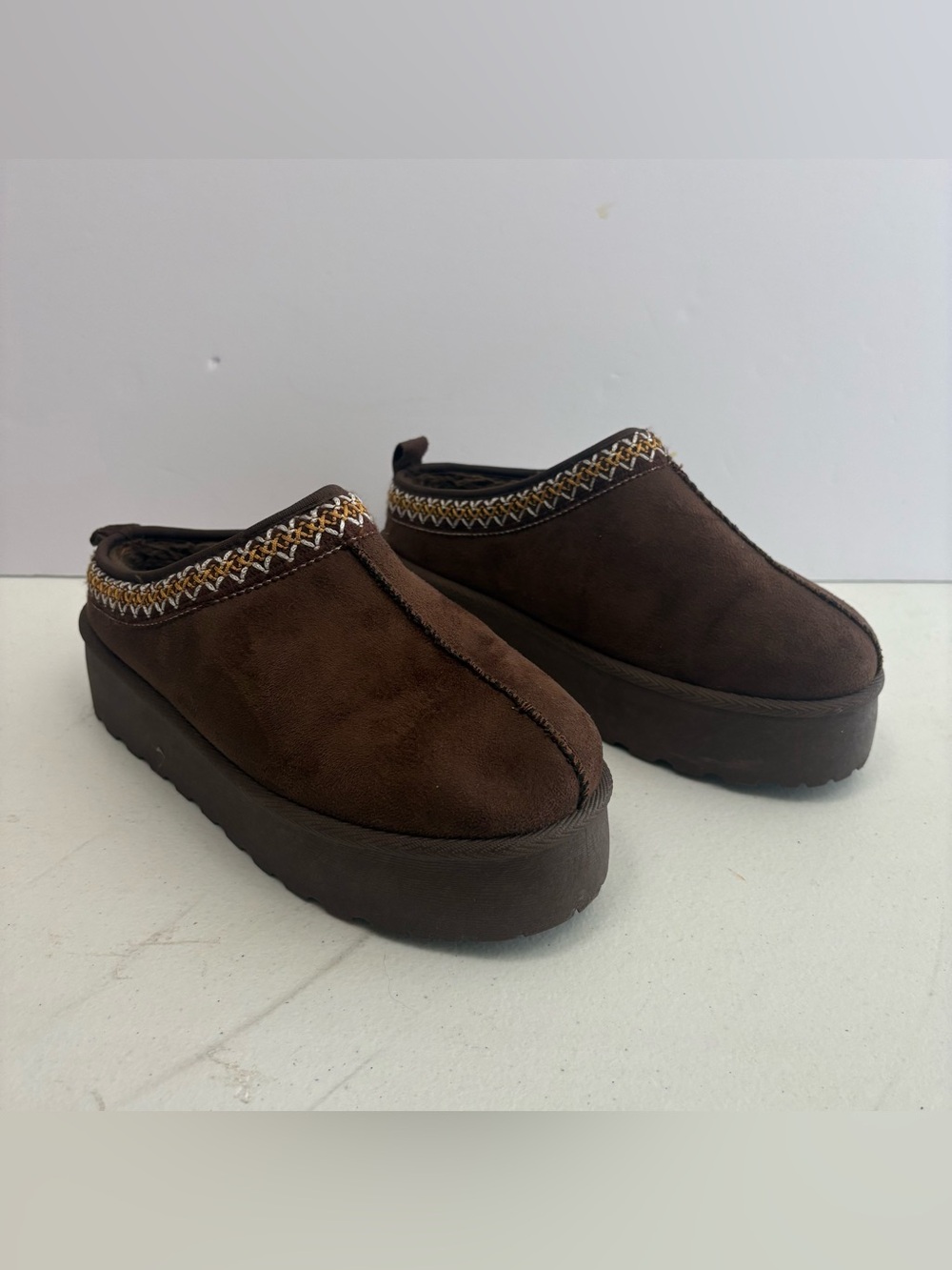 brown avalanche outdoor supply women's platform slippers size 8 faux suede clogs